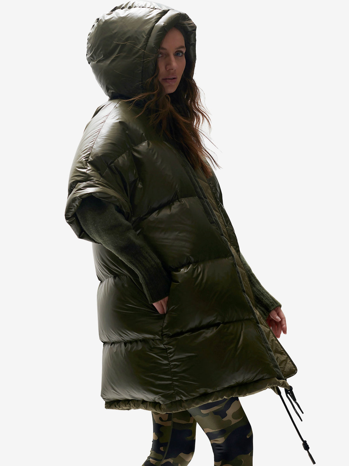 Holden Outerwear Lange Daunenweste in Oliv