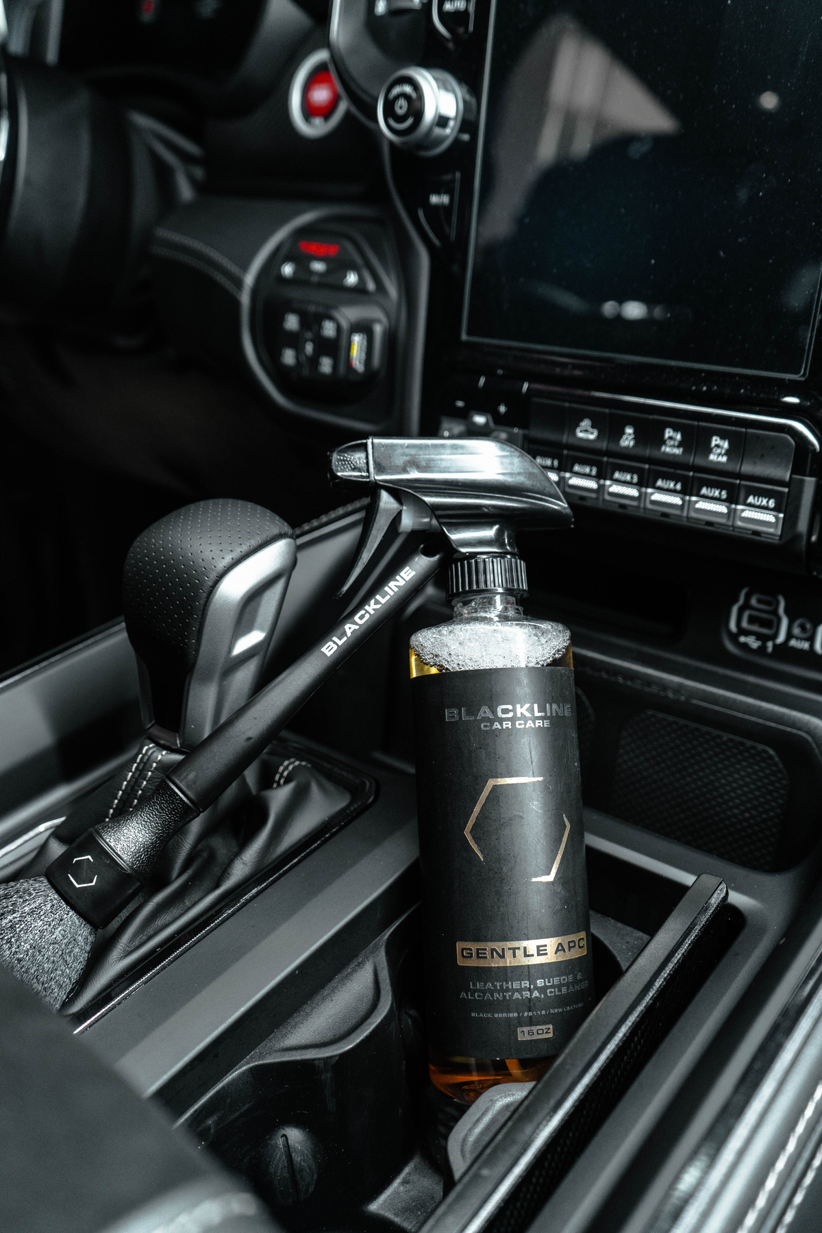 Limpiador Multiusos Suave para Autos Blackline Car Care