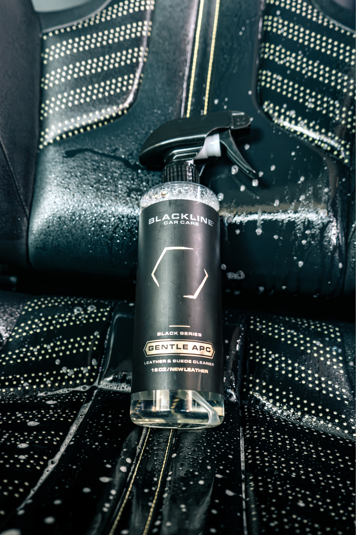 Limpiador Multiusos Suave para Autos Blackline Car Care