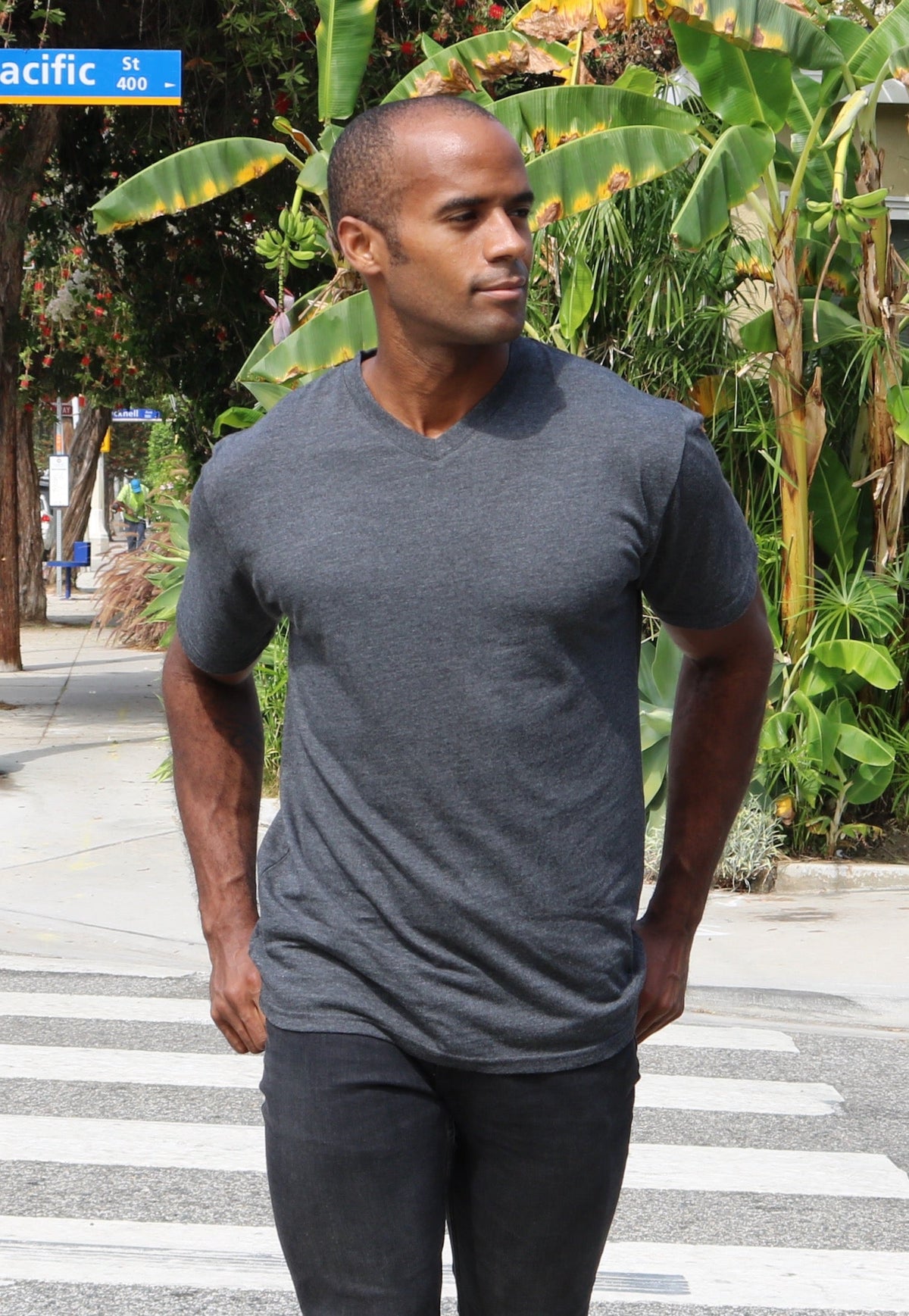 Playera con cuello en V de bambú