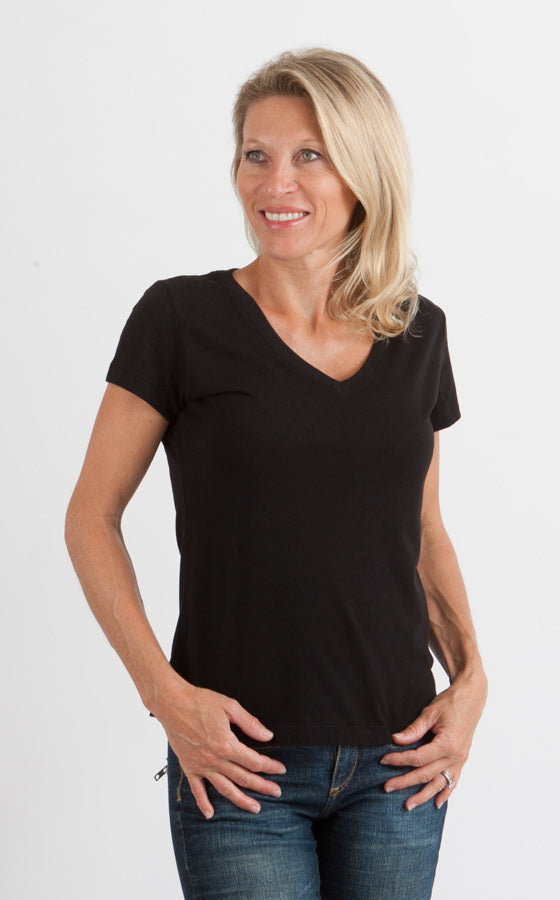 Playera de bambú con cuello en V y manga corta