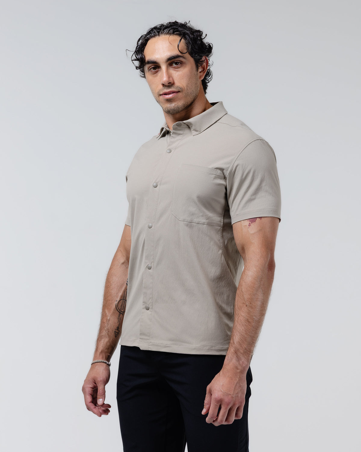 Camisa Black Crest Mikey con botones a presión
