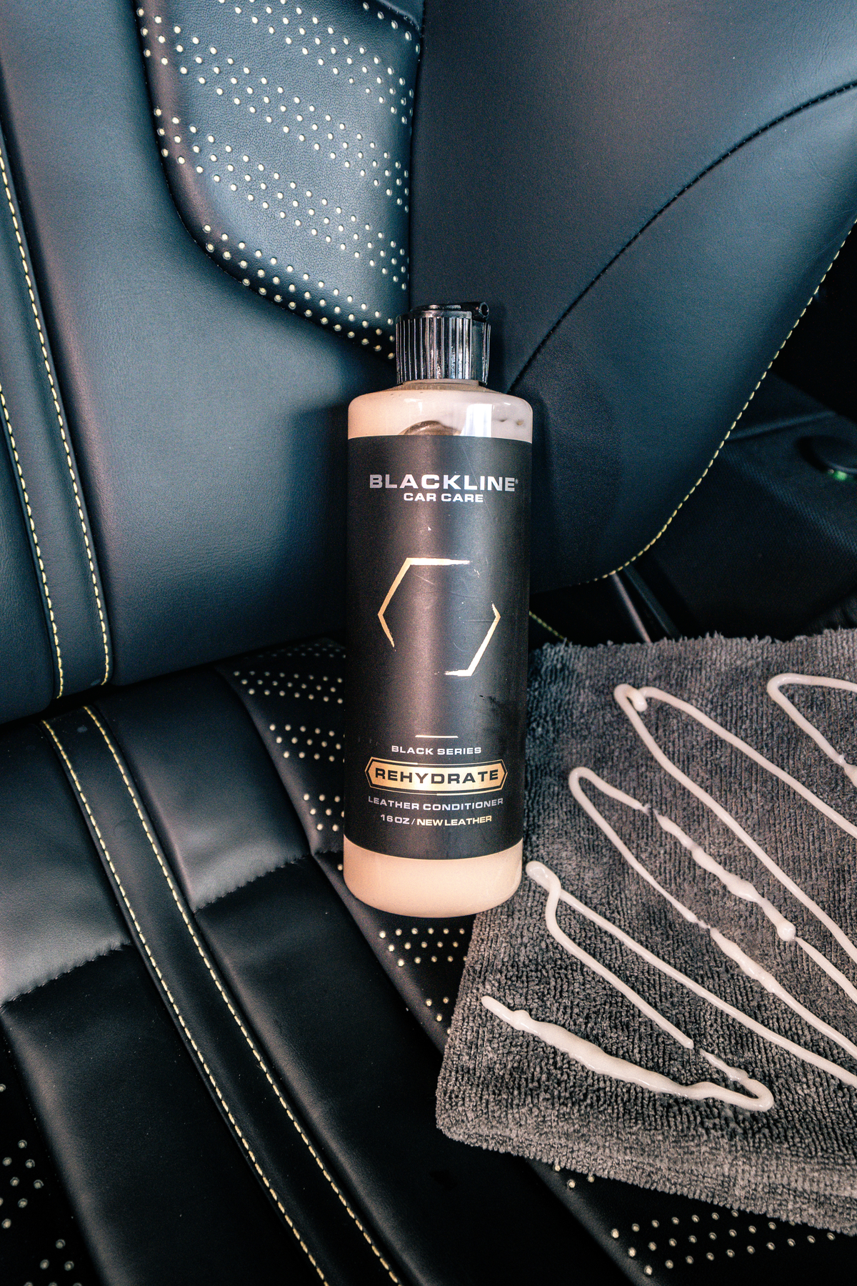 Limpiador Multiusos Suave para Autos Blackline Car Care