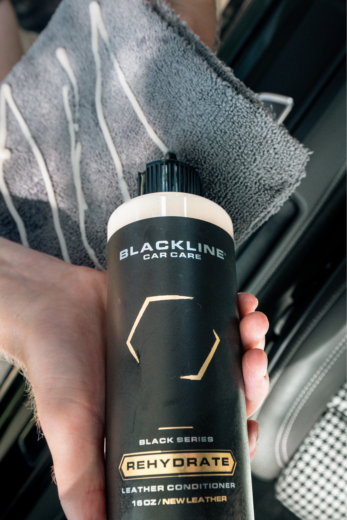 Limpiador Multiusos Suave para Autos Blackline Car Care