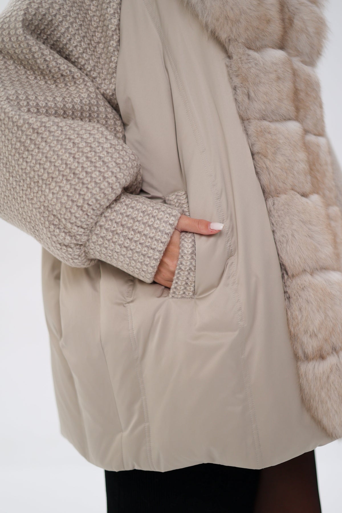 Alaska® Outerwear Company Damen Polar-Fuchs Bouclé-Daunenmantel