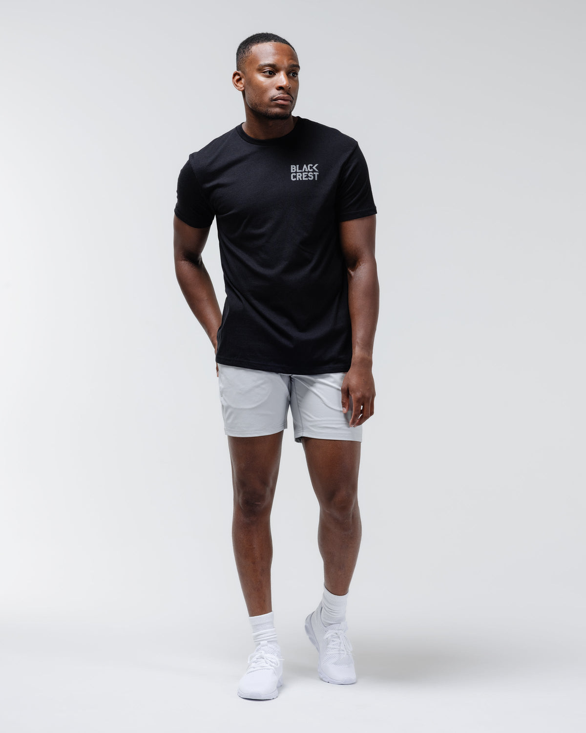 Schwarzes T-Shirt mit Wappen-Logo