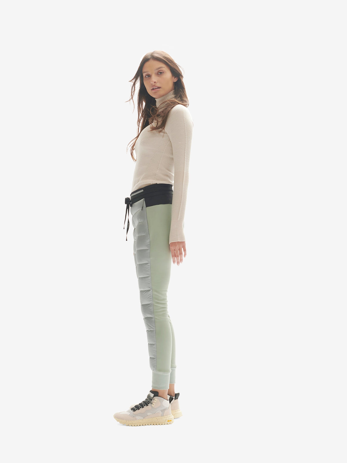 Jogger de plumón híbrido Holden Outerwear en gris pizarra