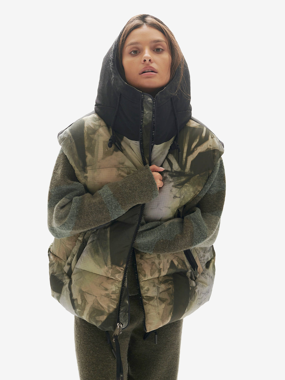 Holden Outerwear Daunenweste mit Kapuze - Rekall Tie