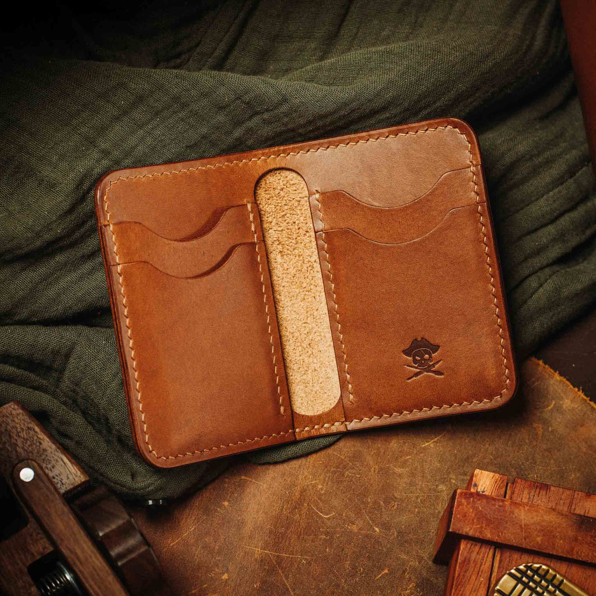 Pirate Goods Buccaneer Bifold-Geldbörse