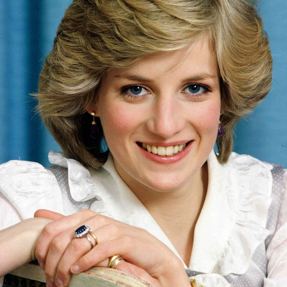 VossAgin - Princess Diana Inspired 3.00CTW AGI Certified G/VS Lab-Grown Sapphire and Diamond Halo Ring in 14K White Gold - 8.5