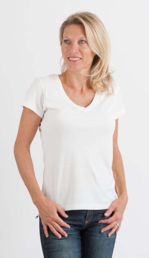 Playera de bambú con cuello en V y manga corta
